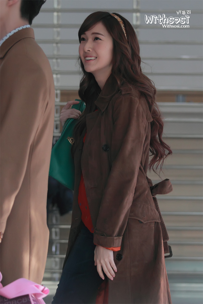 [OTHER][20-01-2012]Jessica tại trường quay của bộ phim "Wild Romance" - Page 20 197B23444F45E03C04DB75