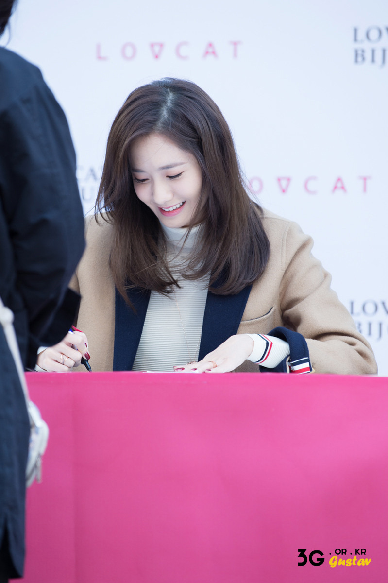 [PIC][24-10-2015]YoonA tham dự buổi fansign cho thương hiệu "LOVCAT" vào chiều nay - Page 3 21079E34562CDBBE28771E