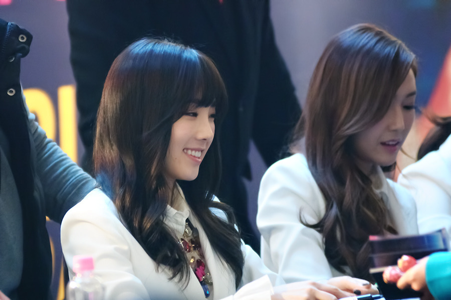 [PIC][14-03-2014]SNSD xuất hiện tại buổi fansign cho "Mr.Mr." vào tối nay  - Page 3 212F144E53241BE91AA649