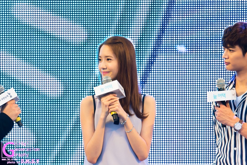 [PIC][29-07-2013]YoonA xuất hiện tại sự kiện SKT ở "Changwon Mechanical High School" cùng SHINee MinHo vào chiều nay  - Page 2 21525B41521D72011CC8F8