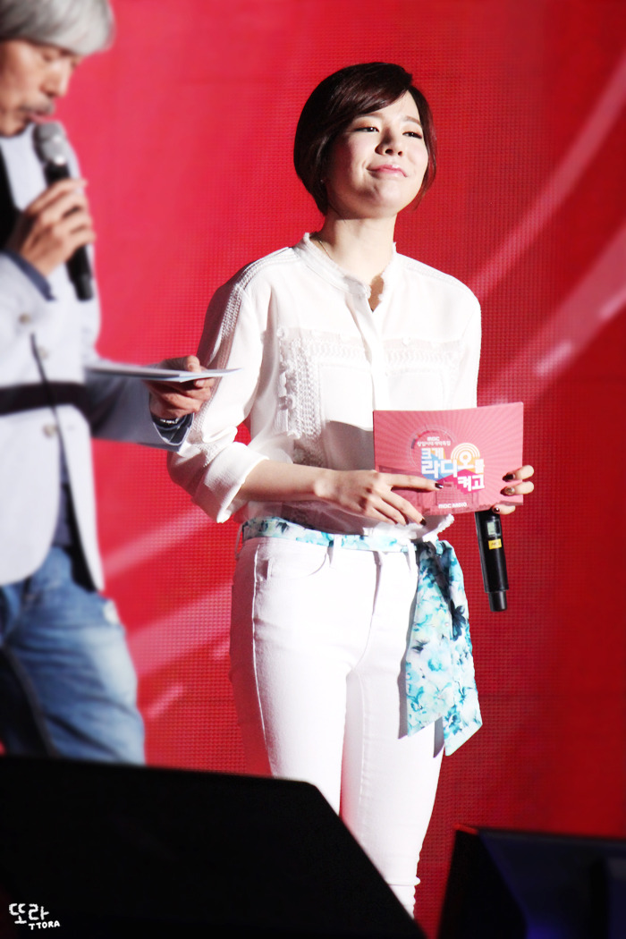 [PIC][04-09-2014]Sunny tham dự chương trình "Sangam MBC Radio" với tư cách là MC vào tối nay - Page 2 221480485432644D16D37B