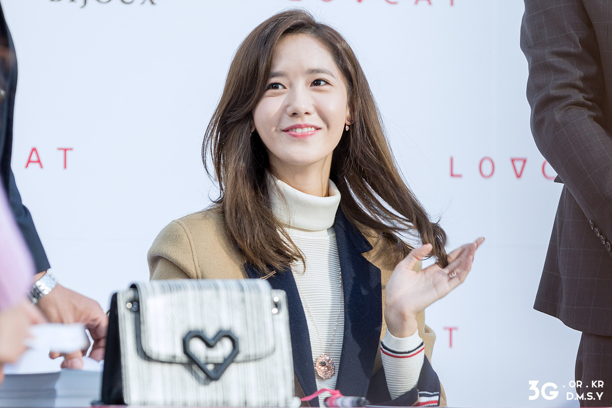 [PIC][24-10-2015]YoonA tham dự buổi fansign cho thương hiệu "LOVCAT" vào chiều nay - Page 6 222DF54556383EDA096710