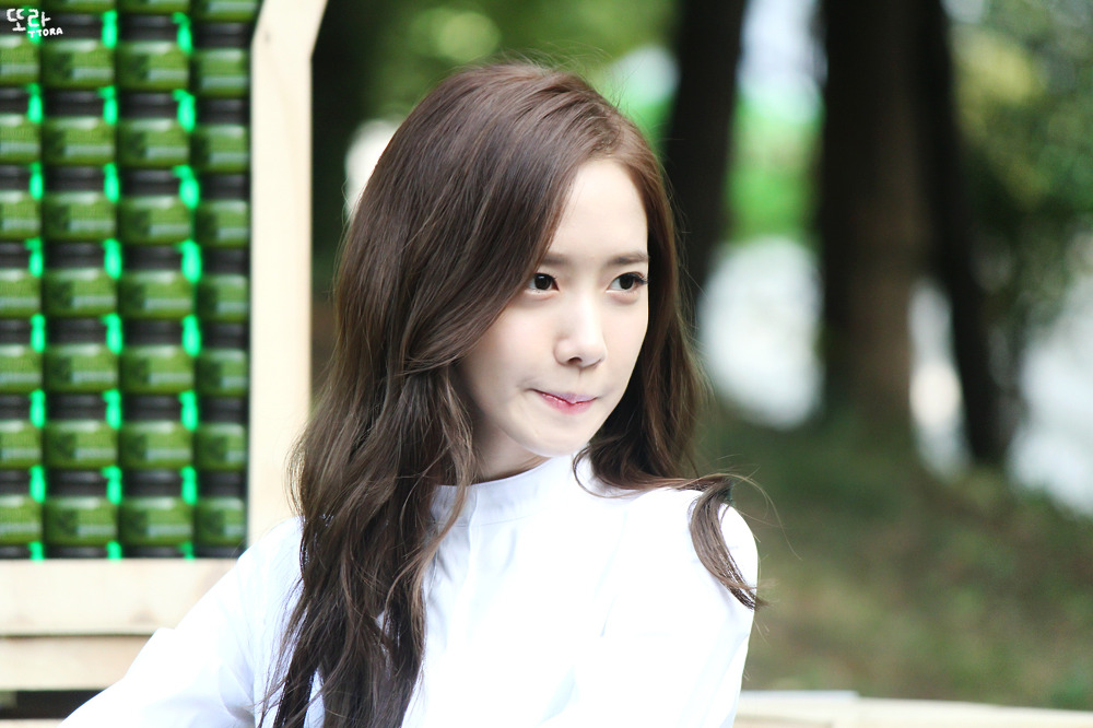 [PIC][27-09-2014]YoonA tham dự sự kiện “Innisfree PLAY GREEN Festival 2014” tại Seocho Culture & Arts Park vào chiều nay - Page 3 2242B9395433BBC13353BB