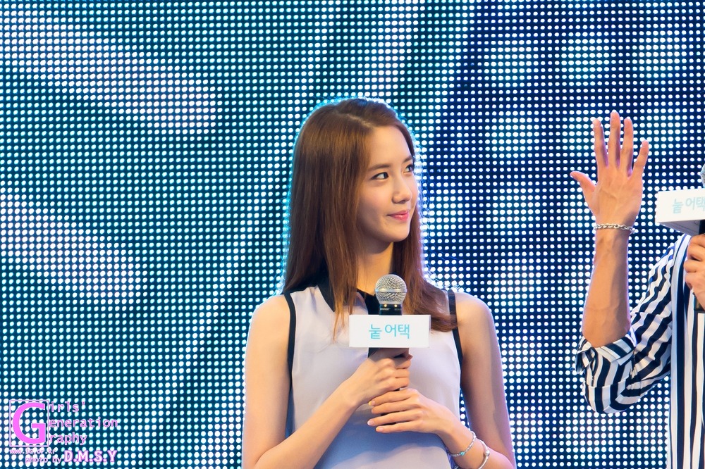 [PIC][29-07-2013]YoonA xuất hiện tại sự kiện SKT ở "Changwon Mechanical High School" cùng SHINee MinHo vào chiều nay  - Page 2 226AED41521D724B1009C1