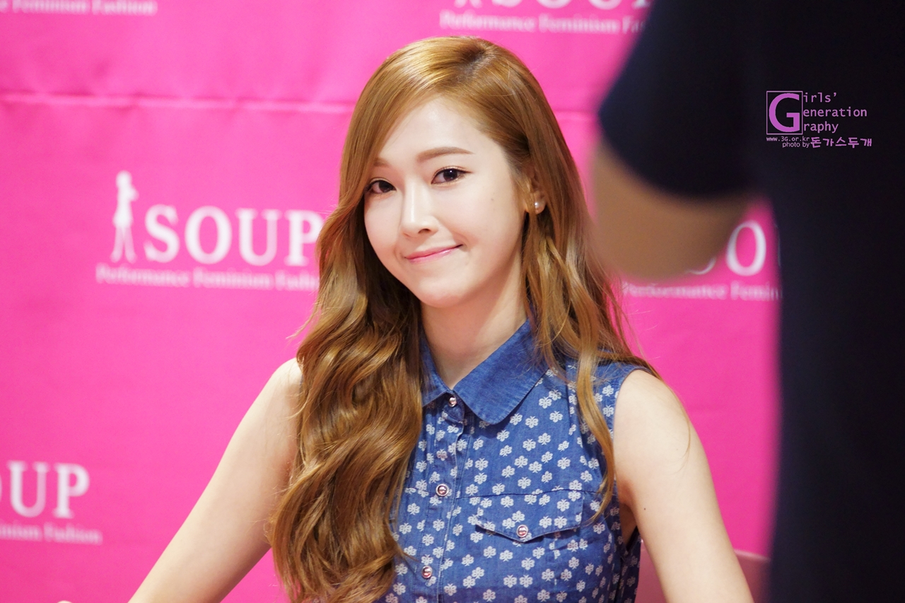 [PIC][14-06-2014]Jessica tham dự buổi fansign lần 2 cho thương hiệu "SOUP" vào trưa nay 237AEC3E539CF91C2929BE