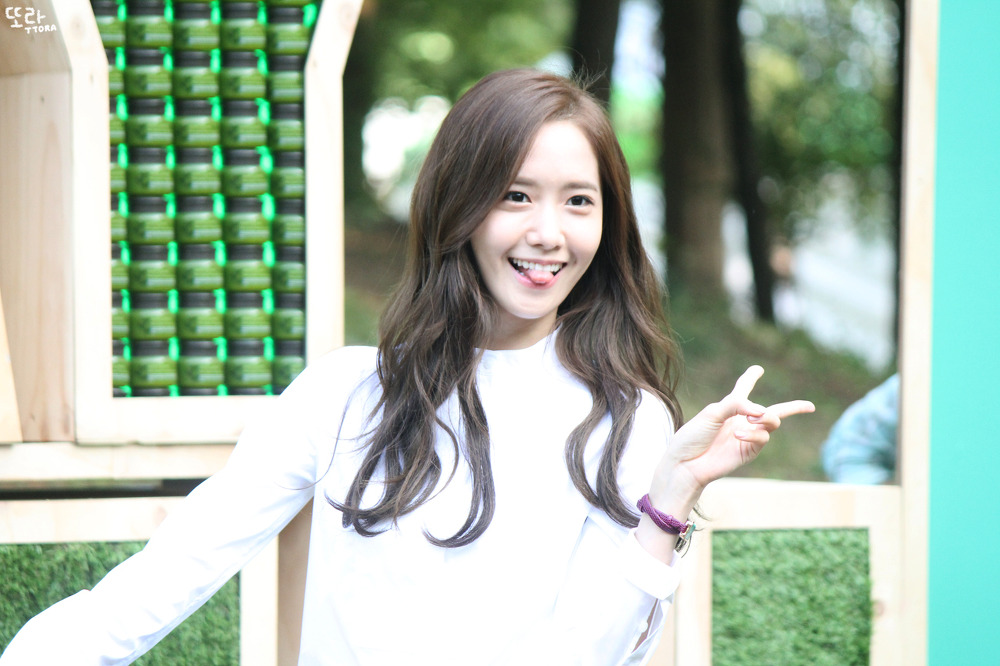 [PIC][27-09-2014]YoonA tham dự sự kiện “Innisfree PLAY GREEN Festival 2014” tại Seocho Culture & Arts Park vào chiều nay - Page 3 2409D2385433BB5113E84F