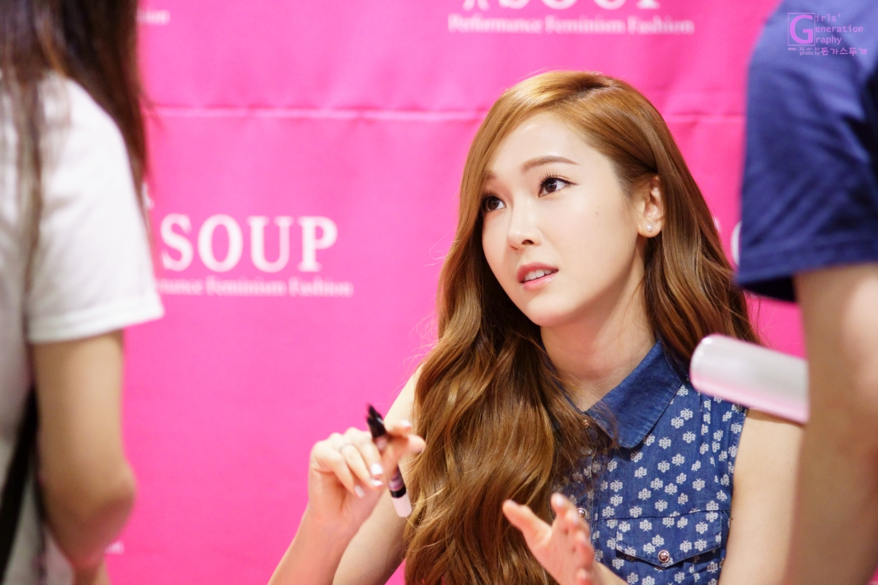 [PIC][04-04-2014]Jessica tham dự buổi fansign cho thương hiệu "SOUP" vào trưa nay - Page 3 262FFB38539DC15827E4C5