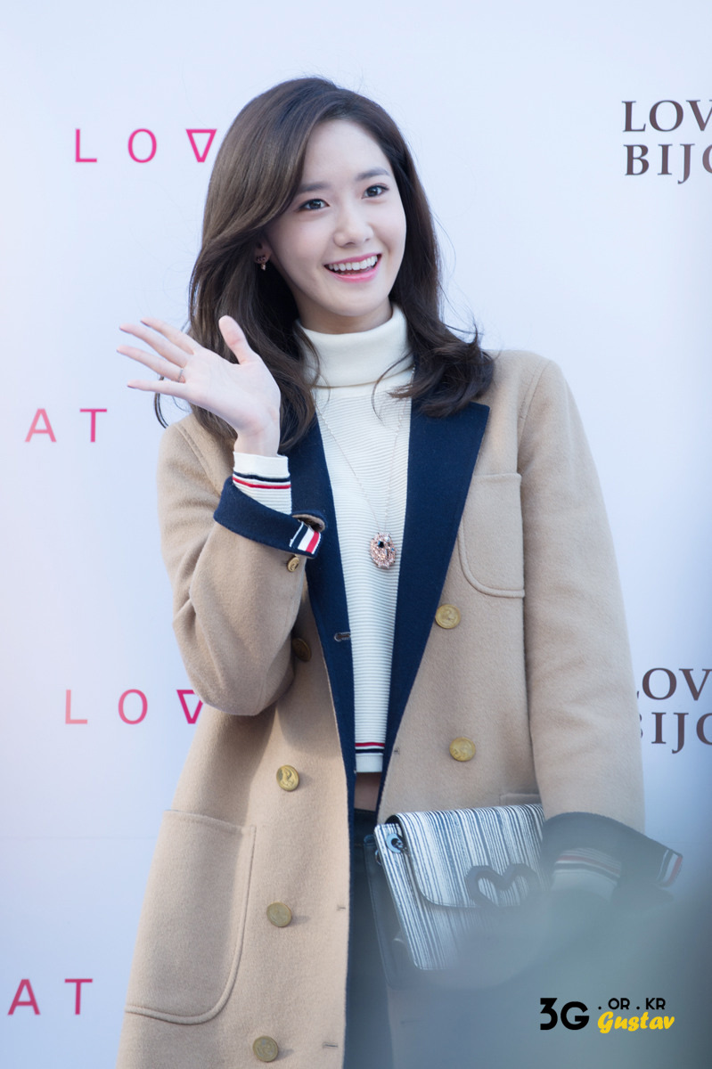 [PIC][24-10-2015]YoonA tham dự buổi fansign cho thương hiệu "LOVCAT" vào chiều nay - Page 3 27180A39562CDCBA31F68A