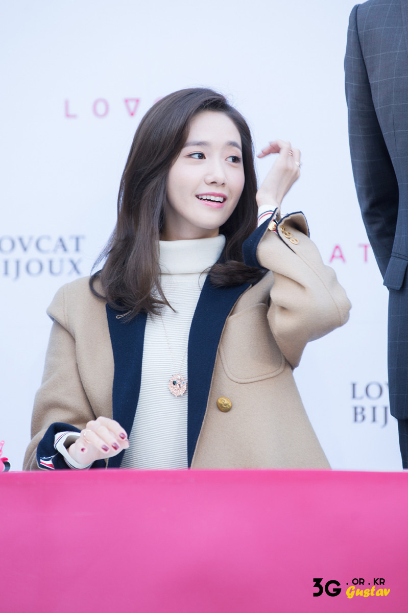 [PIC][24-10-2015]YoonA tham dự buổi fansign cho thương hiệu "LOVCAT" vào chiều nay - Page 3 277EF434562CDBC42DC34A