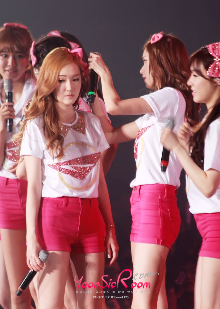 [PIC][08/09-06-2013]Hình ảnh mới nhất từ "2013 Girls' Generation's World Tour – Girls & Peace" tại Seoul, Hàn Quốc trong 2 ngày của SNSD + Selca từ hậu trường Concert của các thành viên và nhiều nghệ sĩ khác - Page 13 0370B63B51BBF66B0BD4D1