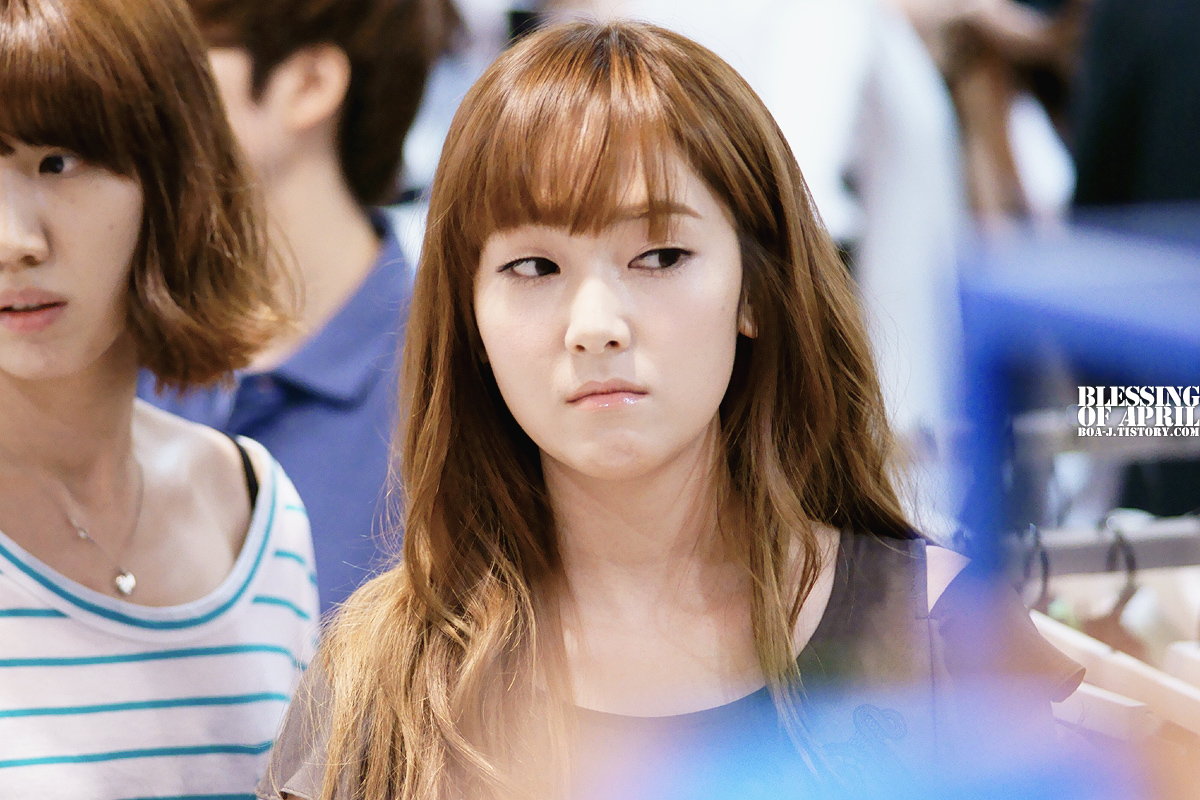 [PIC][15-06-2012]Jessica ghé thăm cửa hàng "COMING STEP" tại Gangnam vào trưa nay - Page 4 170865504FDB416810273C