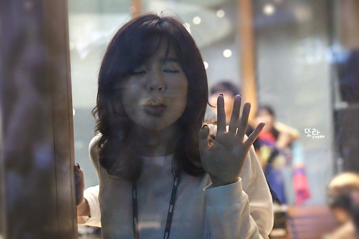 [OTHER][06-05-2014]Hình ảnh mới nhất từ DJ Sunny tại Radio MBC FM4U - "FM Date" - Page 15 213DA949540008D008745E