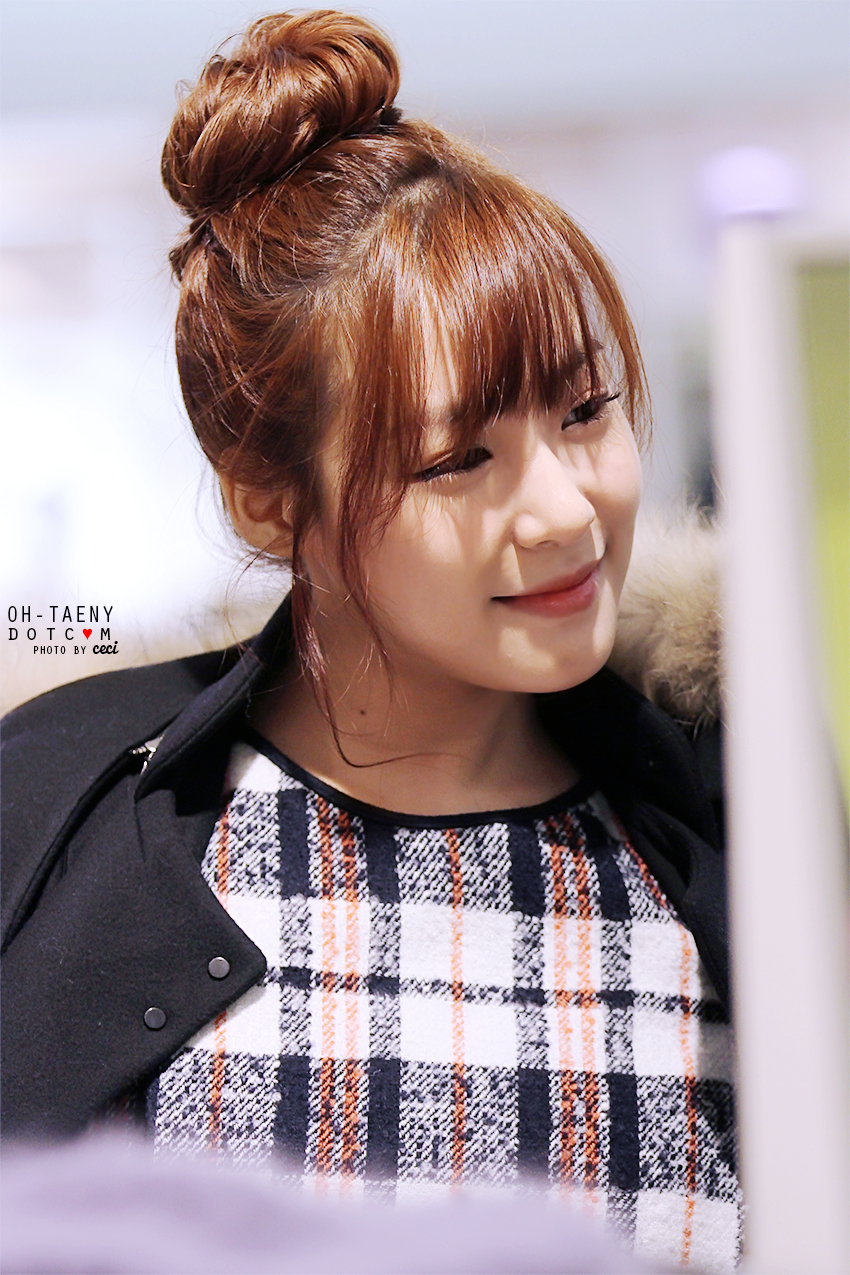[PIC][28-11-2013]Tiffany ghé thăm cửa hàng "QUA" ở Hyundai Department Store vào trưa nay - Page 3 215EE53C529B255F1DA174