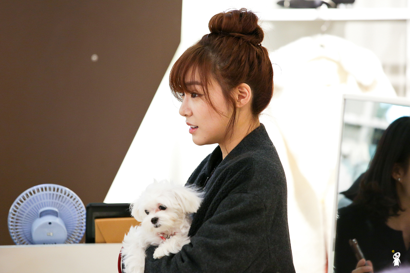 [PIC][28-11-2013]Tiffany ghé thăm cửa hàng "QUA" ở Hyundai Department Store vào trưa nay - Page 3 2172474052980CB7261506