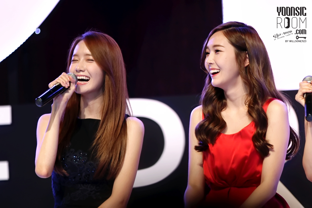 [PIC][20-10-2013]Jessica - YoonA và SeoHyun xuất hiện tại Thái Lan để tham dự "GiRL DE PROVENCE Thanks Party" vào tối nay - Page 15 2204D83F526BB0E414D73D