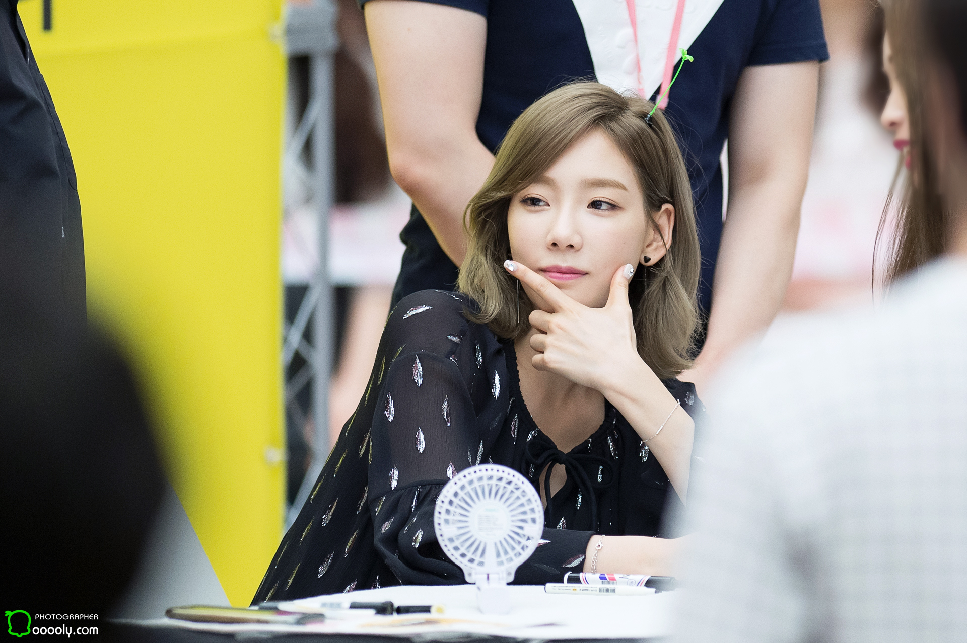 [PIC][30-06-2016]TaeYeon tham dự buôi fansign đầu tiên cho "Why" vào tối nay 2221F2405775301C276ED6