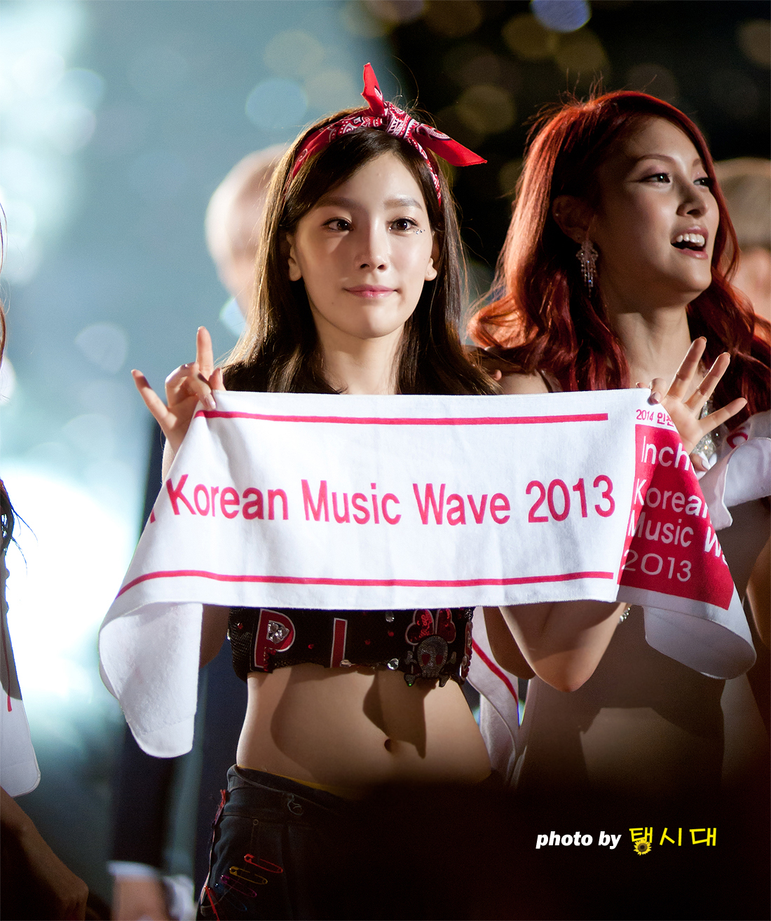 [PIC][01-09-2013]Hình ảnh mới nhất từ "Incheon Korean Music Wave 2013" của SNSD và MC YulTi vào tối nay - Page 4 2234CF3F5229D9F4220CB3