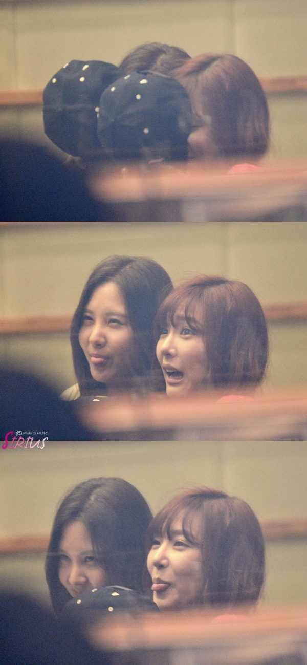 [PIC][29-10-2013]SeoHyun và Tiffany xuất hiện tại "KBS Cool FM Radio Jo JungChi & Harim 2 o'clock" vào trưa nay 25374950526FE8E41E0A8A