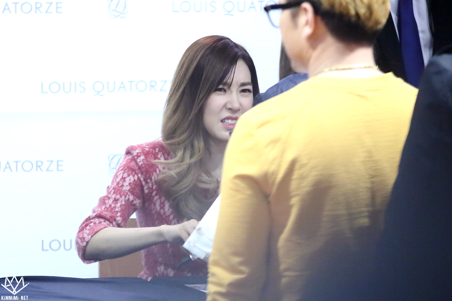 [PIC][27-11-2015]TaeTiSeo tham dự buổi Fansign cho thương hiệu "Louis Quartoze" tại Lotte Department Store Busan vào chiều nay - Page 6 2642ED3B56A75BAB0EEF7C